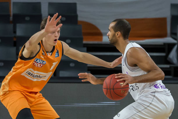 着耐人寻味 着耐人寻味