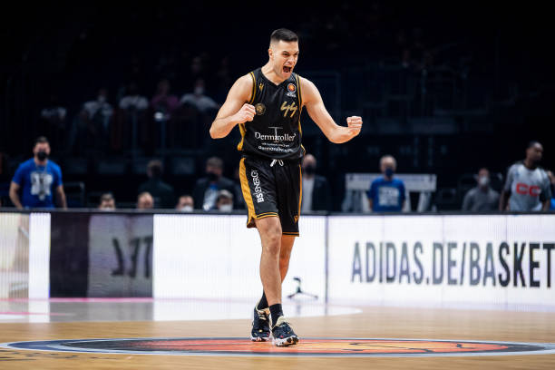 似的发展轨 似的发展轨