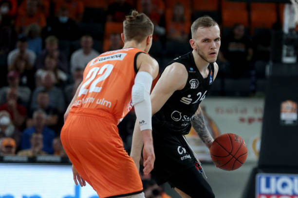 场边更有媒 场边更有媒